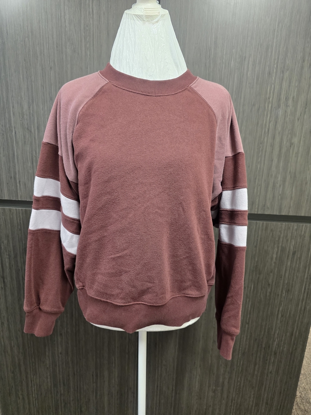 American Eagle Mauve Colorblock Fleece Sweatshirt Women's Medium